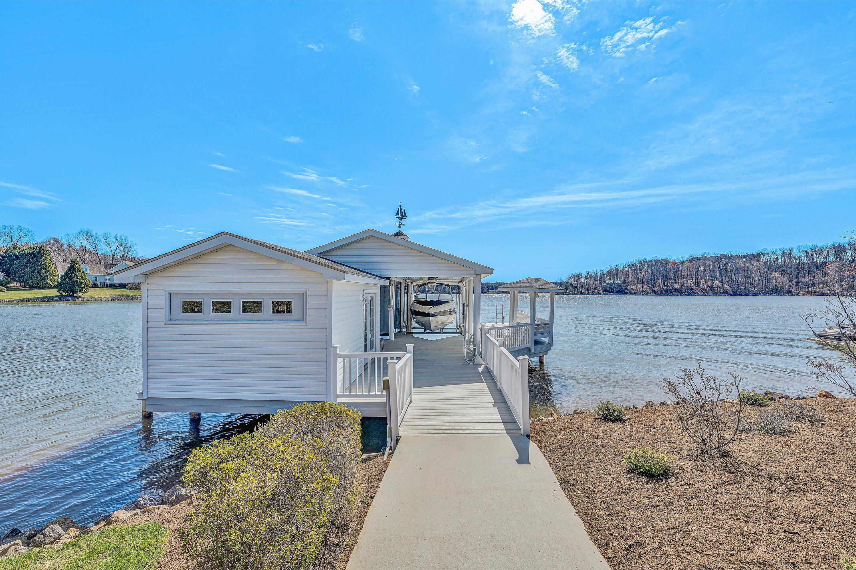 Wirtz, Virginia 24184, United States, 4 Bedrooms Bedrooms, ,4 BathroomsBathrooms,Residential,Active,96423