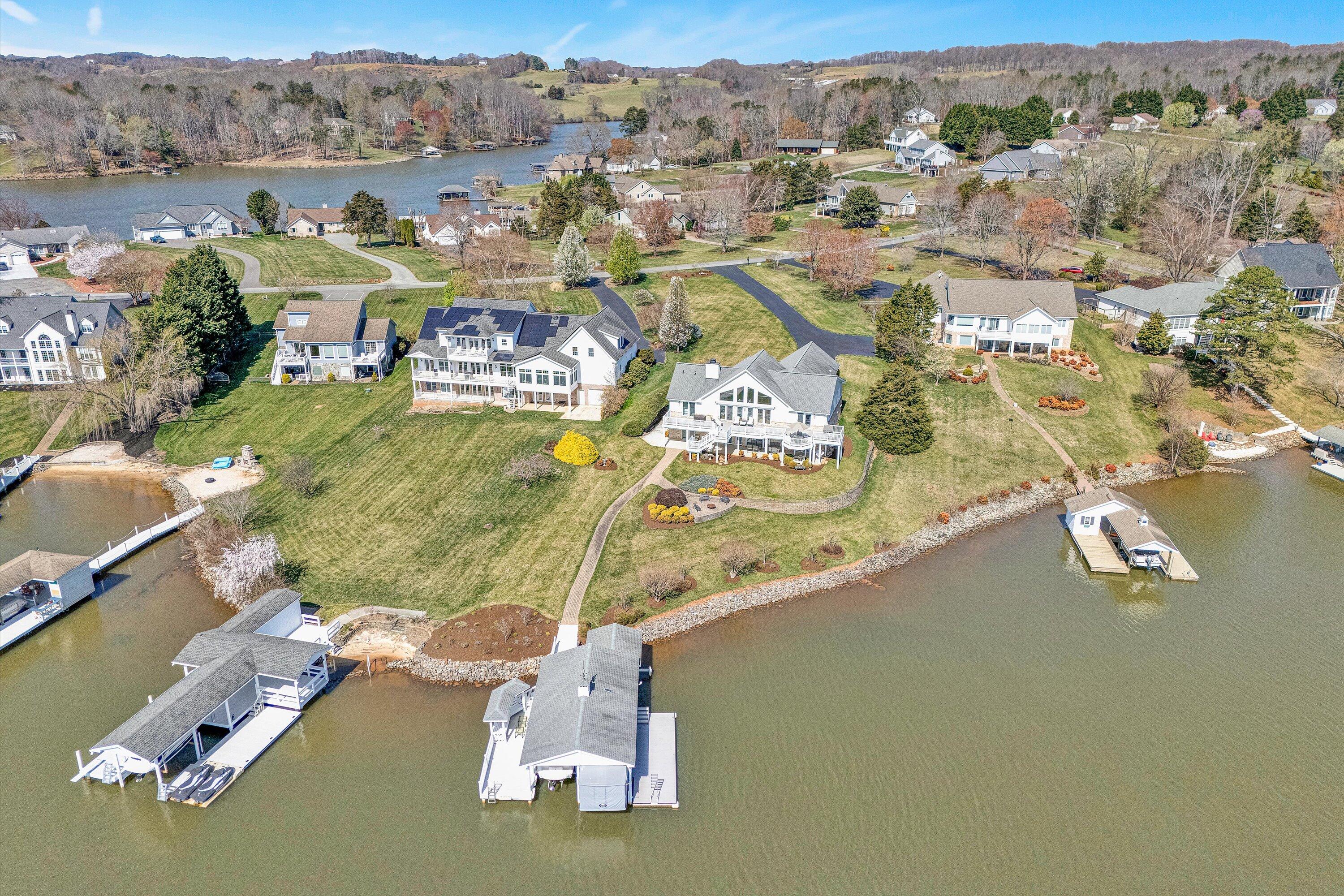 Wirtz, Virginia 24184, United States, 4 Bedrooms Bedrooms, ,4 BathroomsBathrooms,Residential,Active,96423