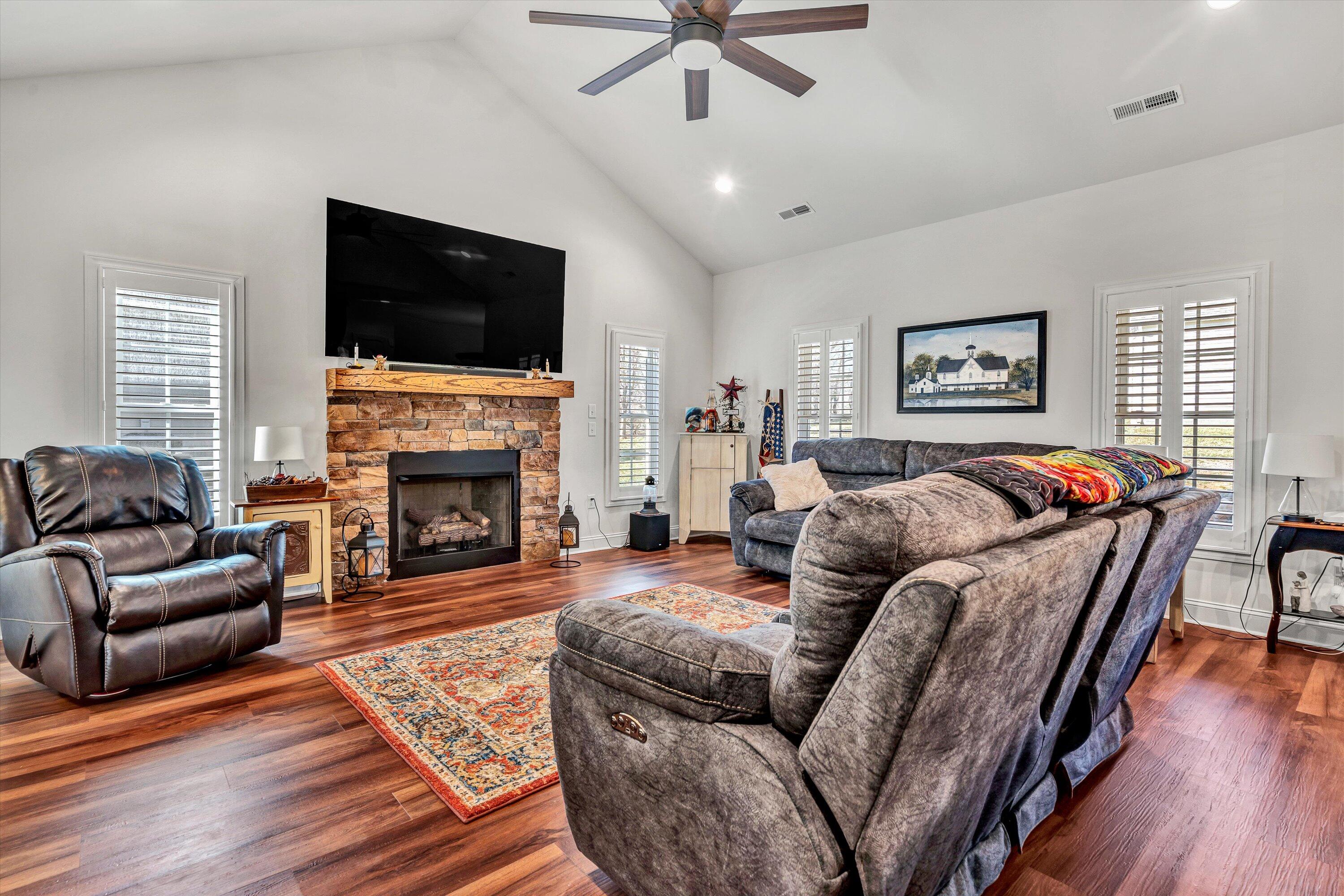 3090 Adam Dr, Vinton, Virginia image 6