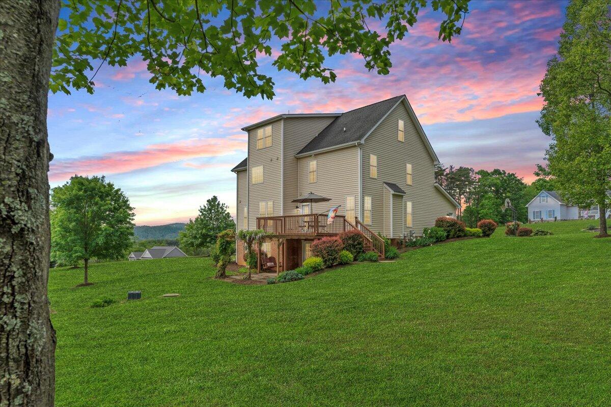466 Thornblade Way, Blue Ridge, Virginia image 2