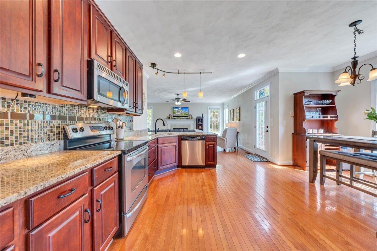 466 Thornblade Way, Blue Ridge, Virginia image 19
