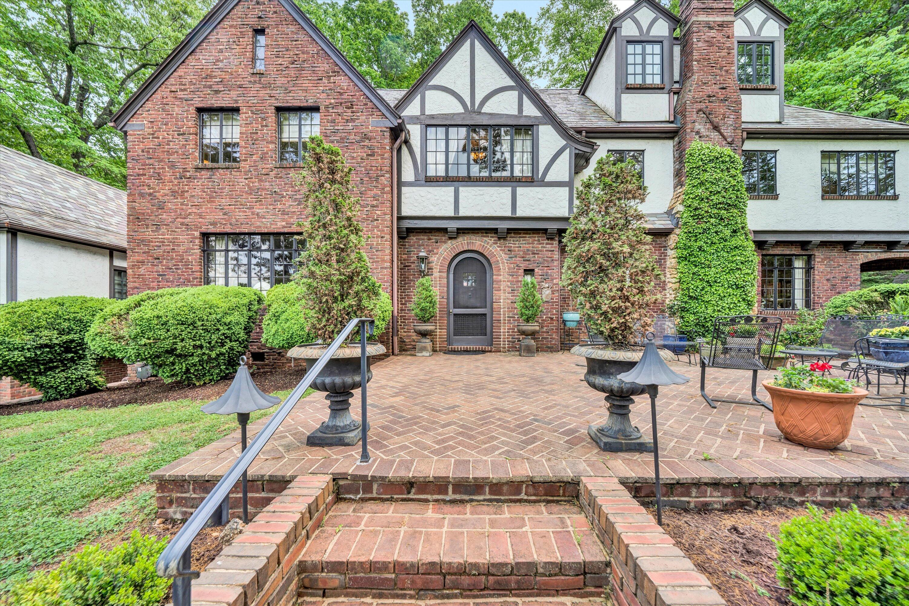 2412 Robin Hood Rd, Roanoke, Virginia image 5