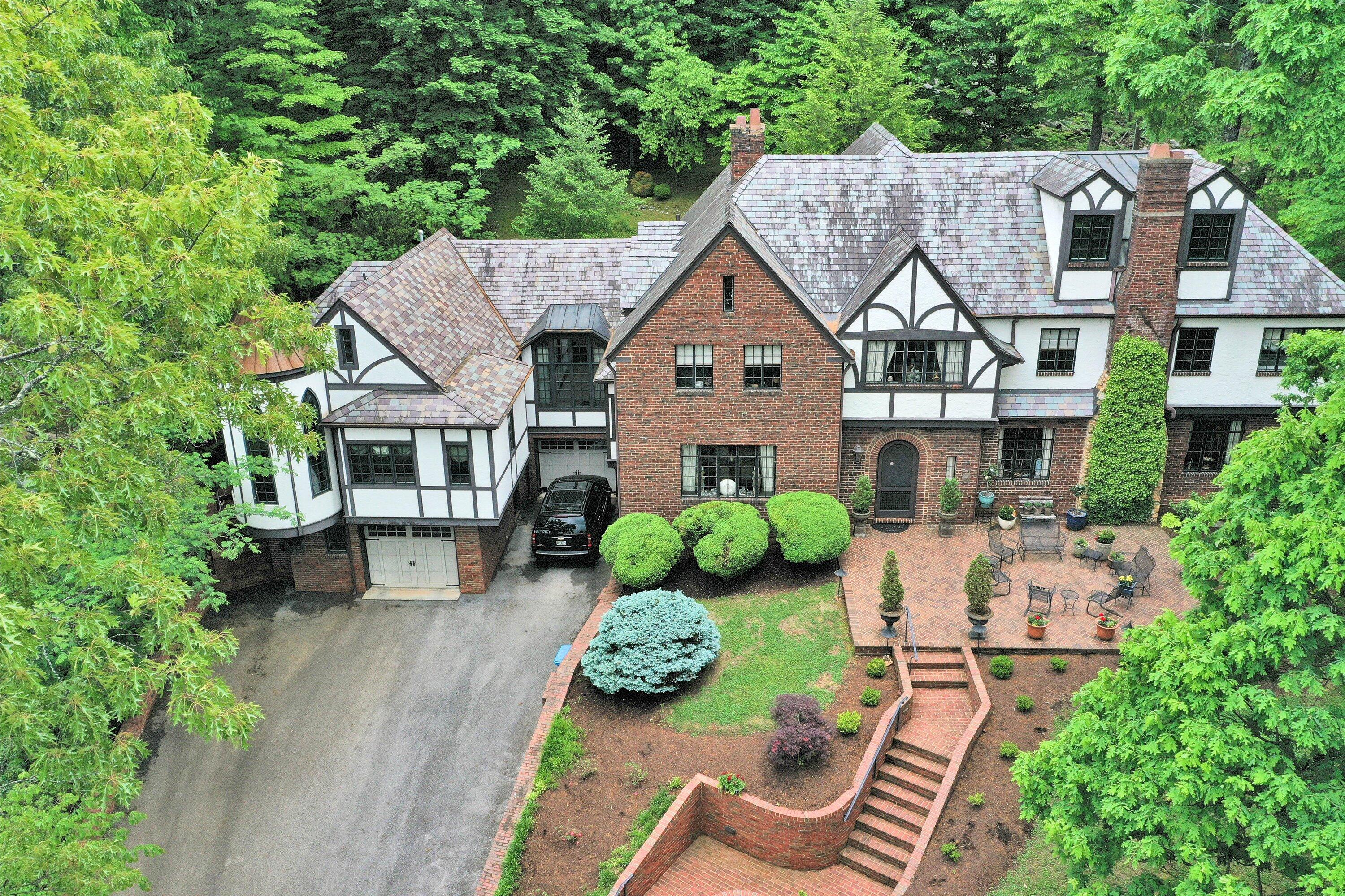 2412 Robin Hood Rd, Roanoke, Virginia image 2
