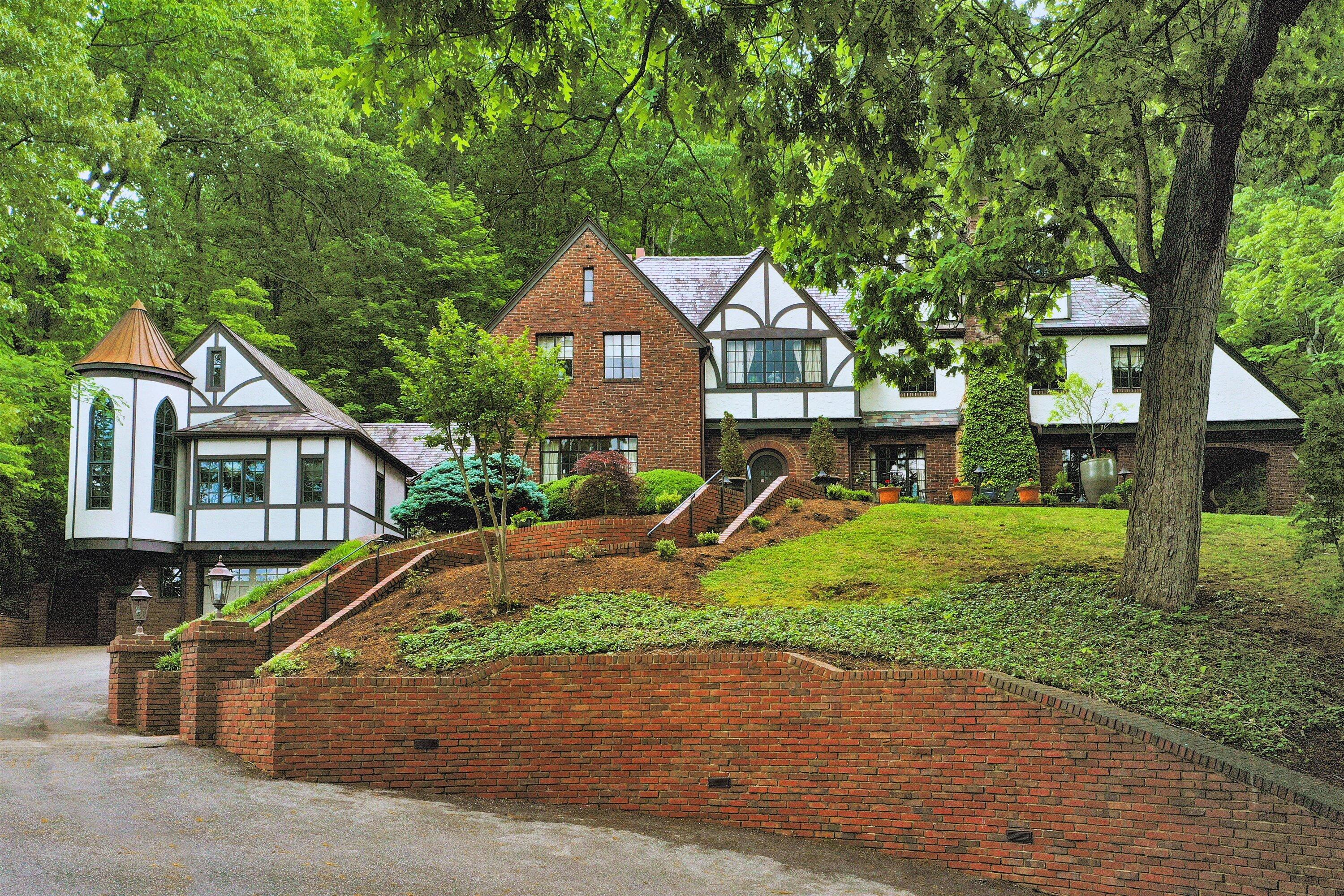2412 Robin Hood Rd, Roanoke, Virginia image 1
