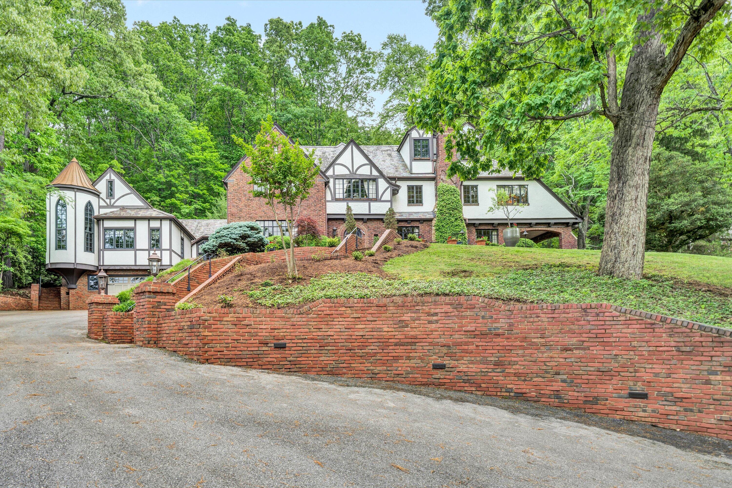2412 Robin Hood Rd, Roanoke, Virginia image 3