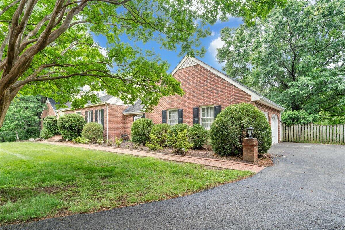 7609 Countrywood Dr, Roanoke, Ohio image 2