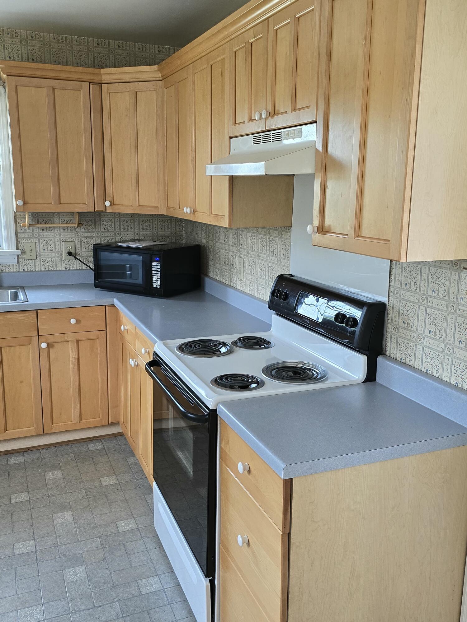 1211 Stoutamire Dr, Salem, Virginia image 2