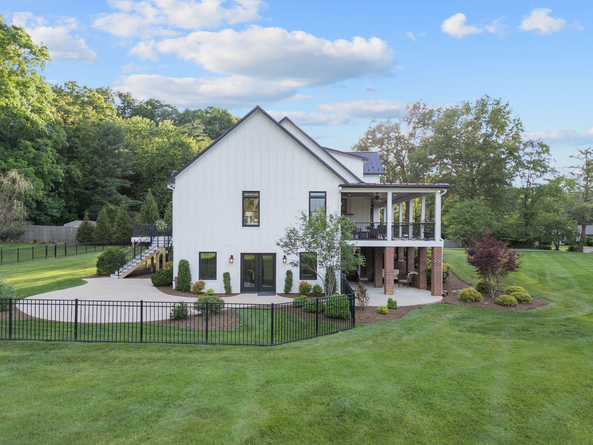 5820 Lakemont Dr, Roanoke, Virginia image 2