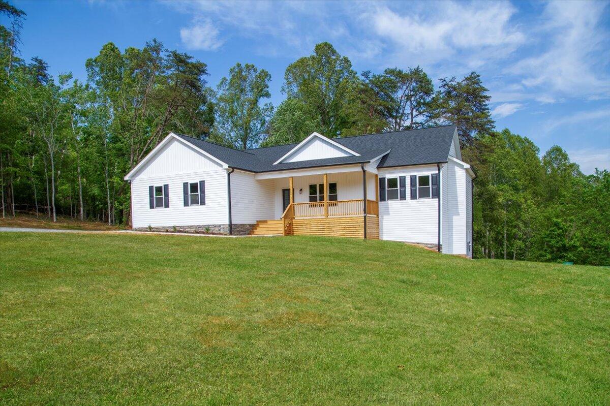 13686 Hardy Rd, Hardy, Virginia image 2