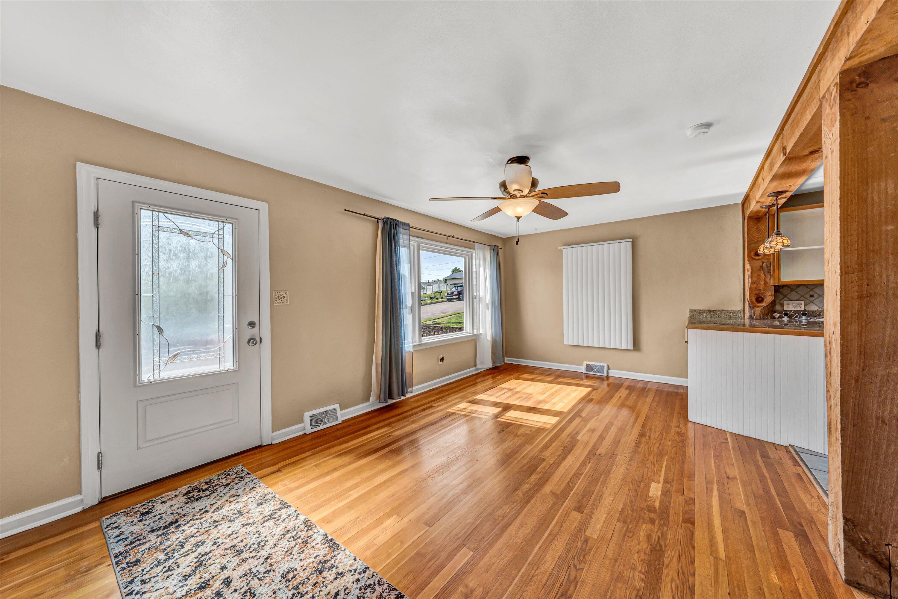 2327 Peach St, Salem, Virginia image 2