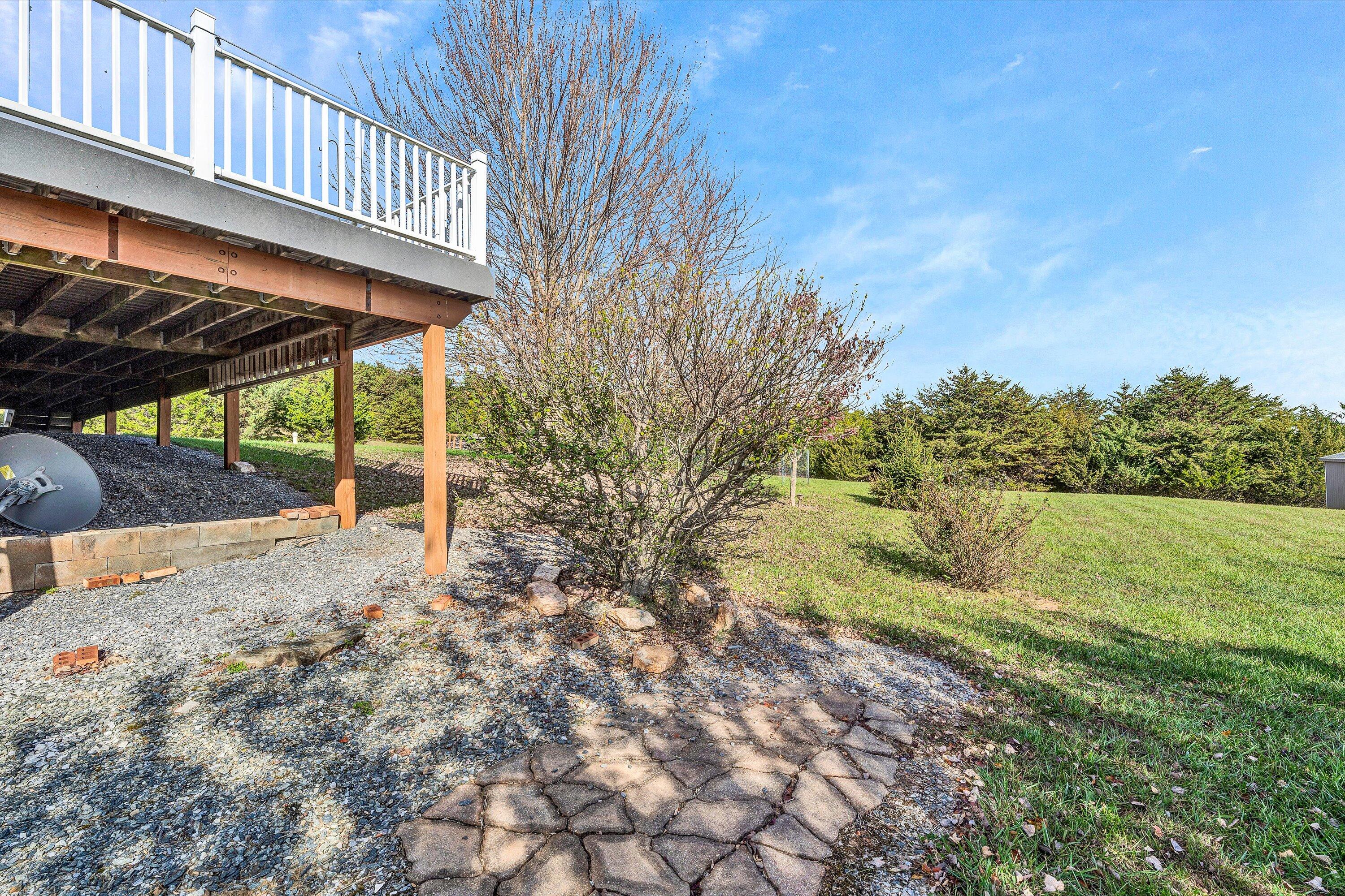 1103 Park Mountain Ter, Huddleston, Virginia image 8