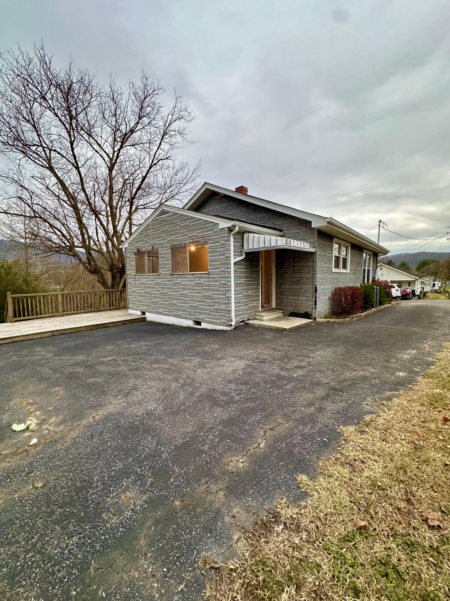 2035 S Lee Ave, Covington, Virginia image 46