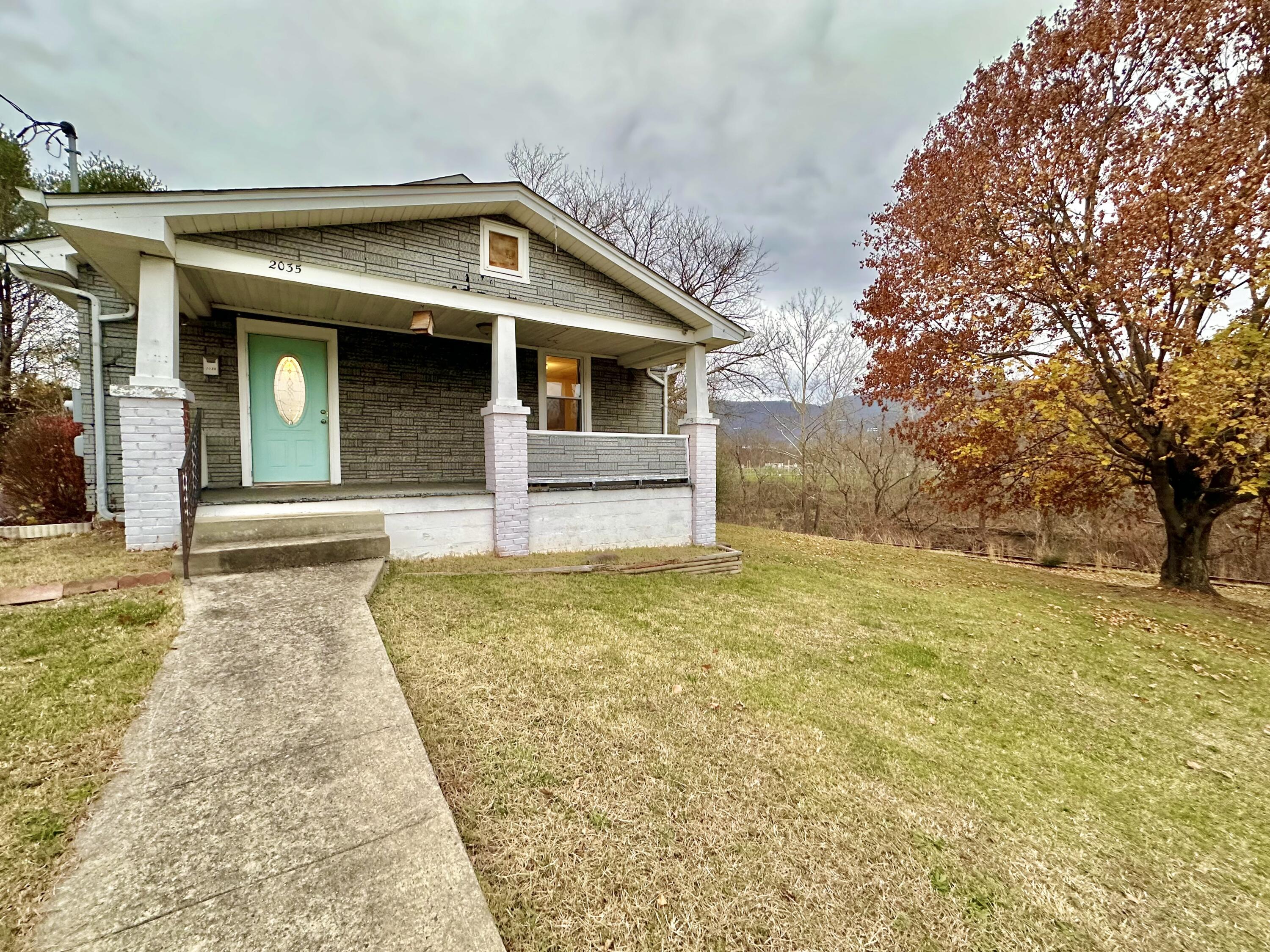 2035 S Lee Ave, Covington, Virginia image 1