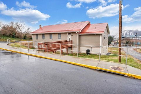 Homes For Sale - 418 N Beverly Ave<br/> Covington City County, Covington, VA 24426