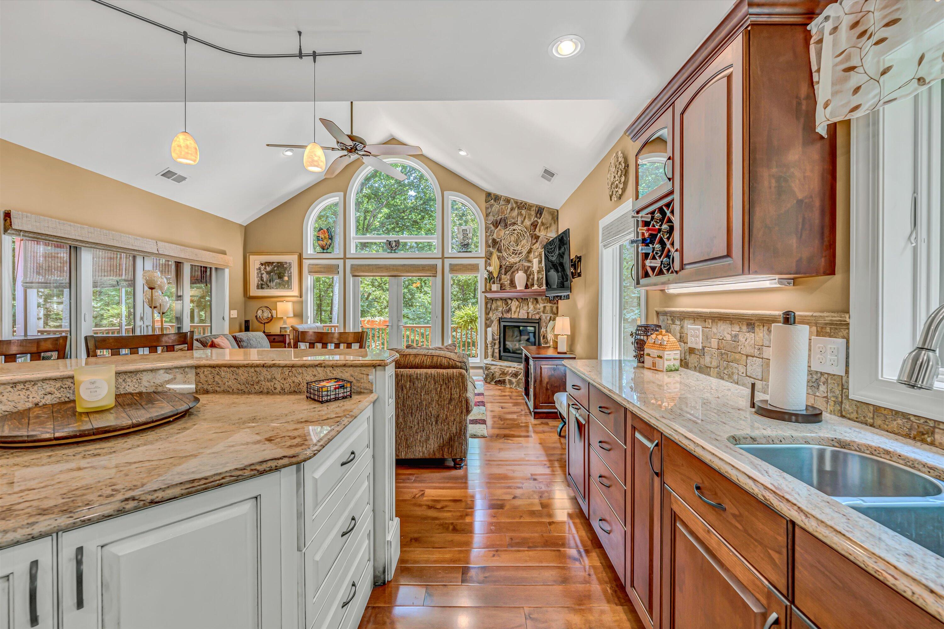 480 Winding Waters Dr, Moneta, Virginia image 9