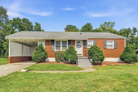 Homes For Sale - 2017 Meadowbrook Rd<br/> Roanoke, VA 24017