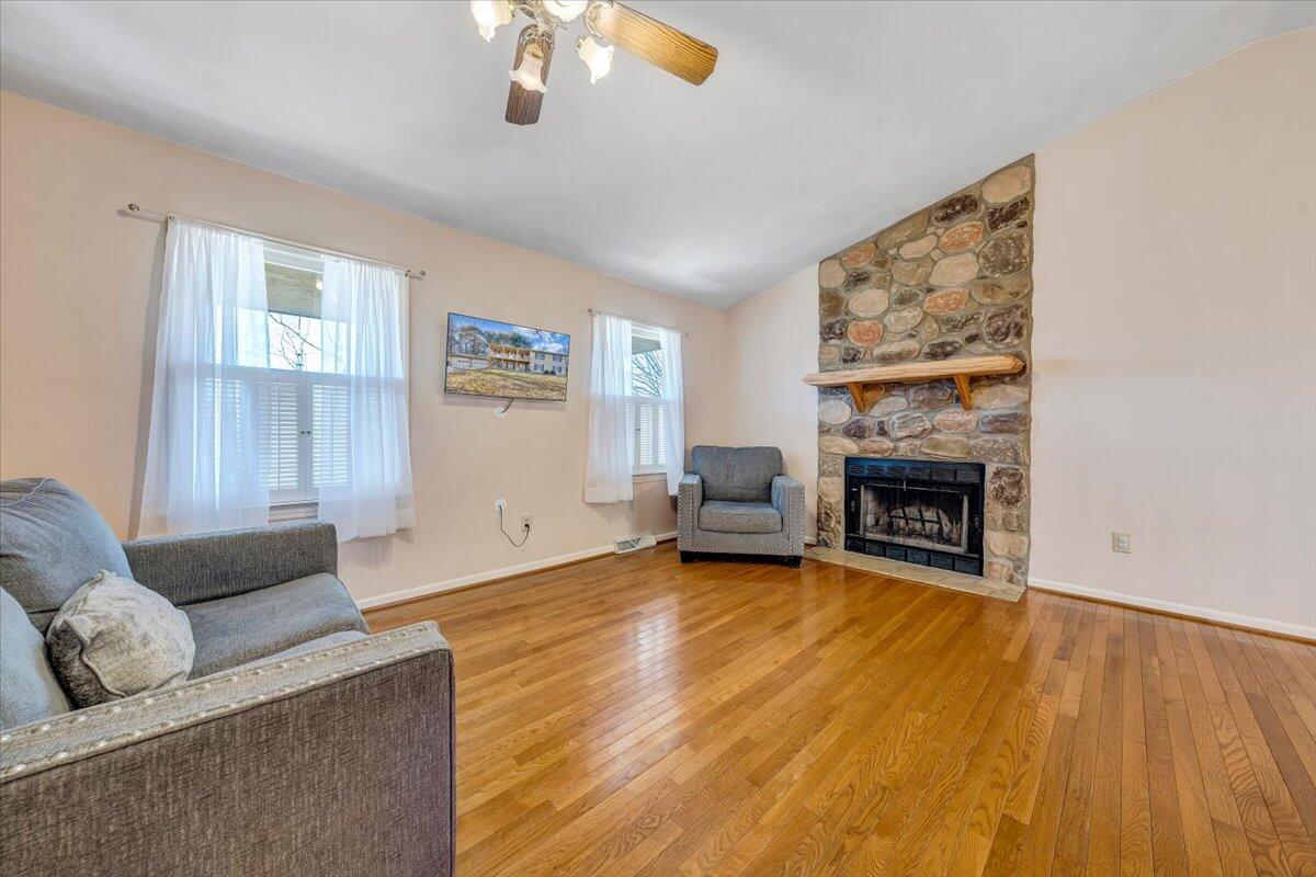 274 Ridgeview Rd, Blue Ridge, Virginia image 3