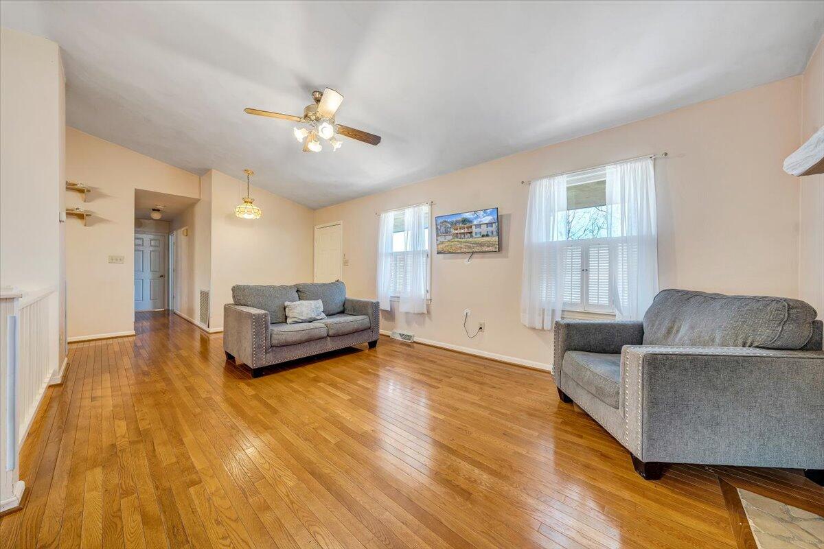 274 Ridgeview Rd, Blue Ridge, Virginia image 2