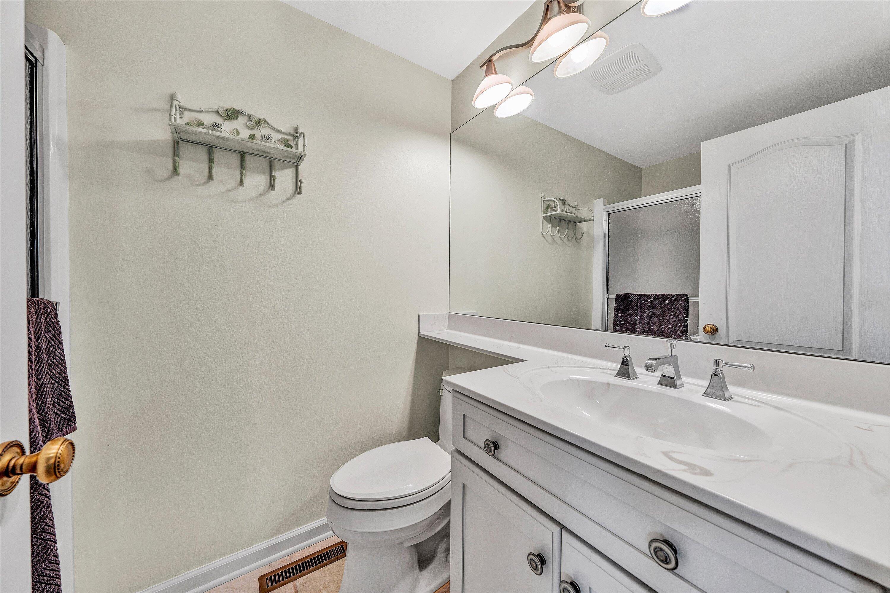 Moneta, Virginia 24121, United States, 3 Bedrooms Bedrooms, ,3 BathroomsBathrooms,Residential,Active,222840