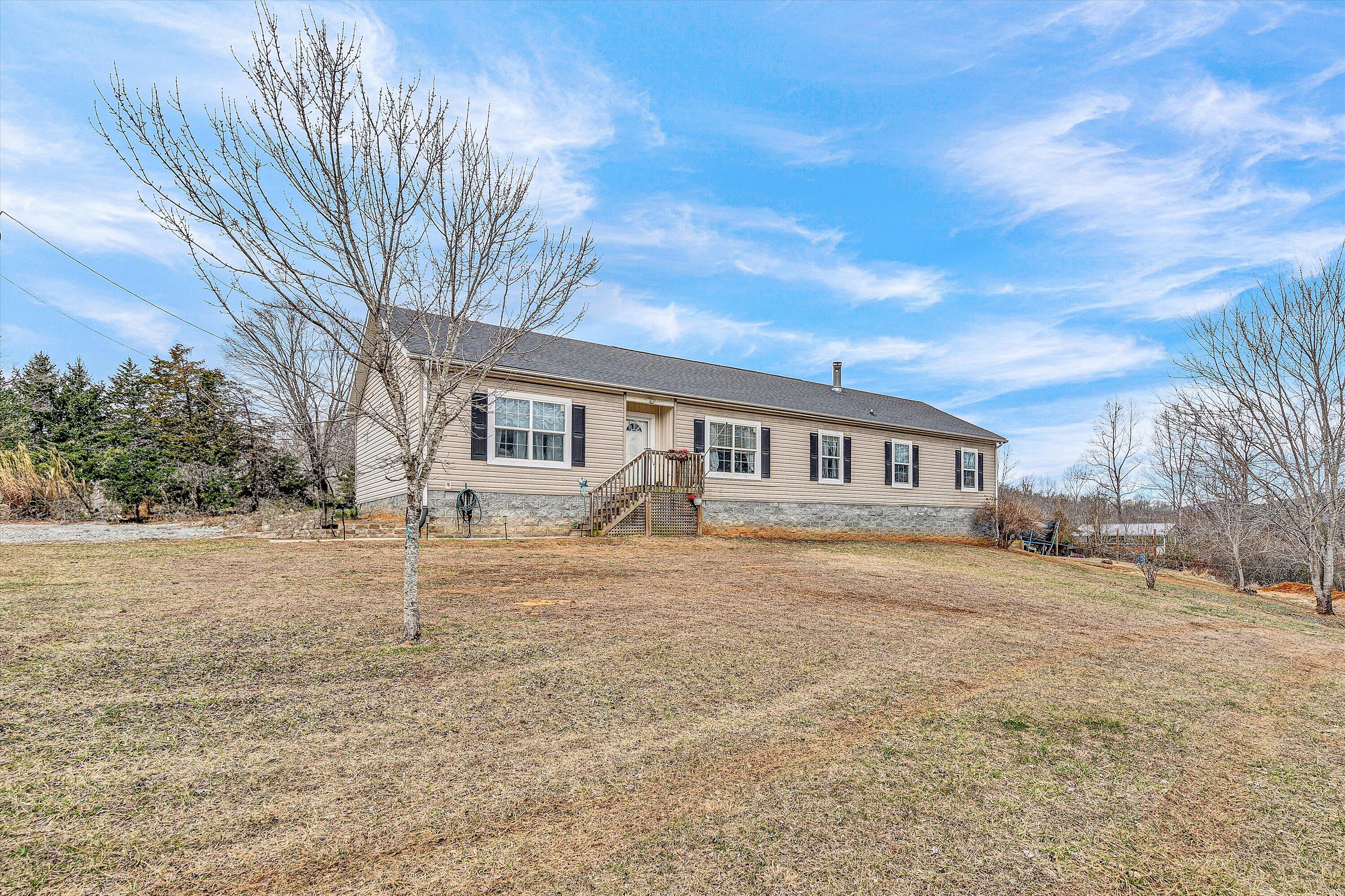 404 Ridgelake Rd, Goodview, Virginia image 1