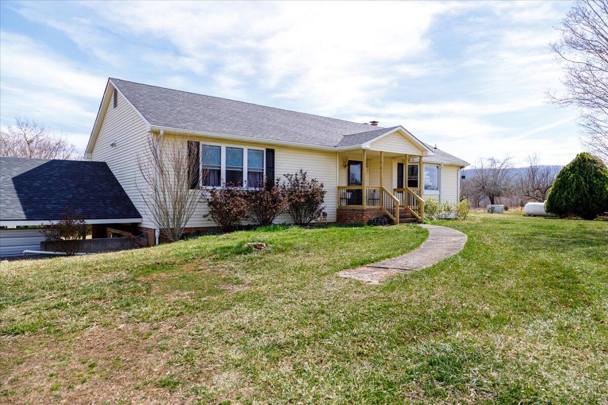 6680 Snow Creek Rd, Penhook, Virginia image 4