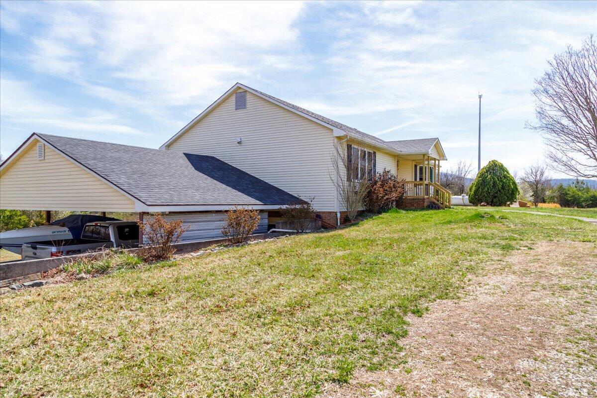 6680 Snow Creek Rd, Penhook, Virginia image 3