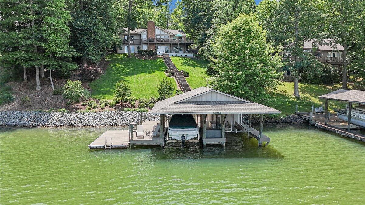 114 Freeboard Dr, Moneta, Virginia image 2