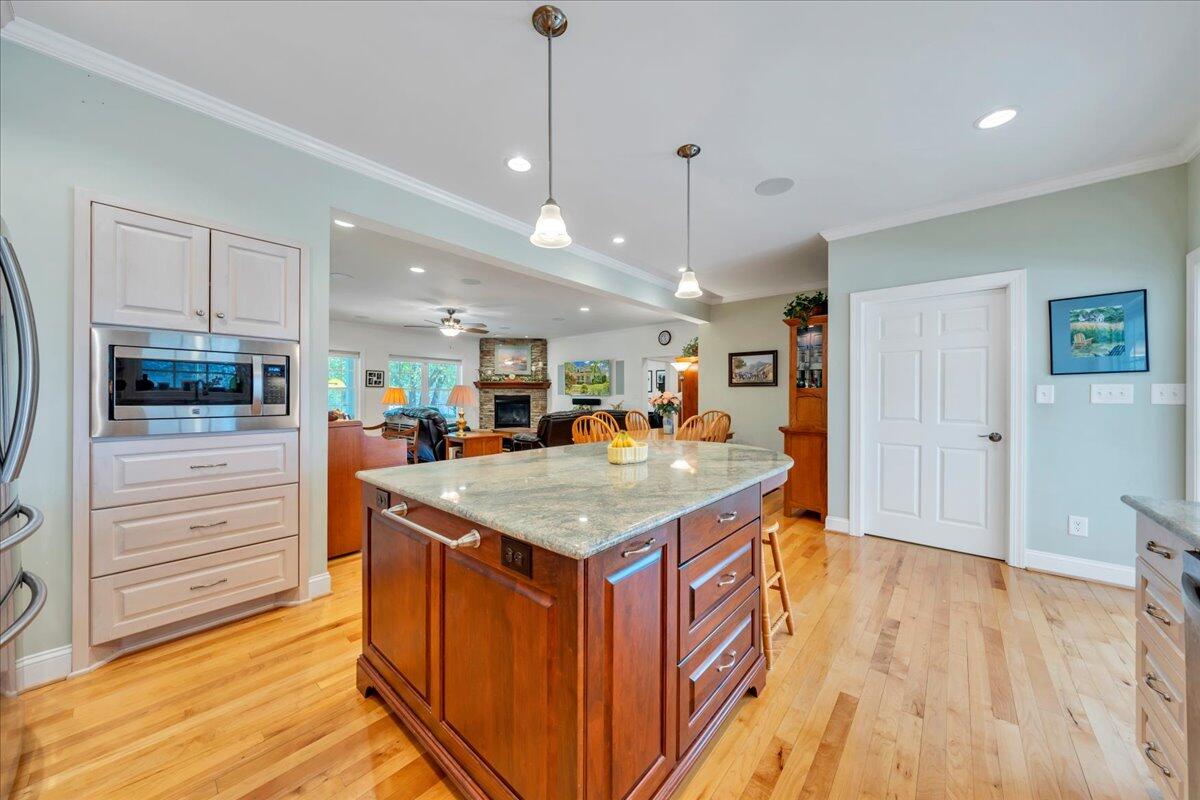 530 Mallard Point Rd, Wirtz, Virginia image 4