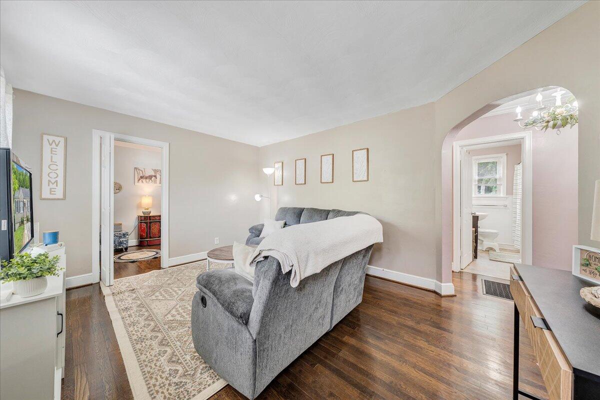 832 Brandon Ave, Roanoke, Virginia image 3