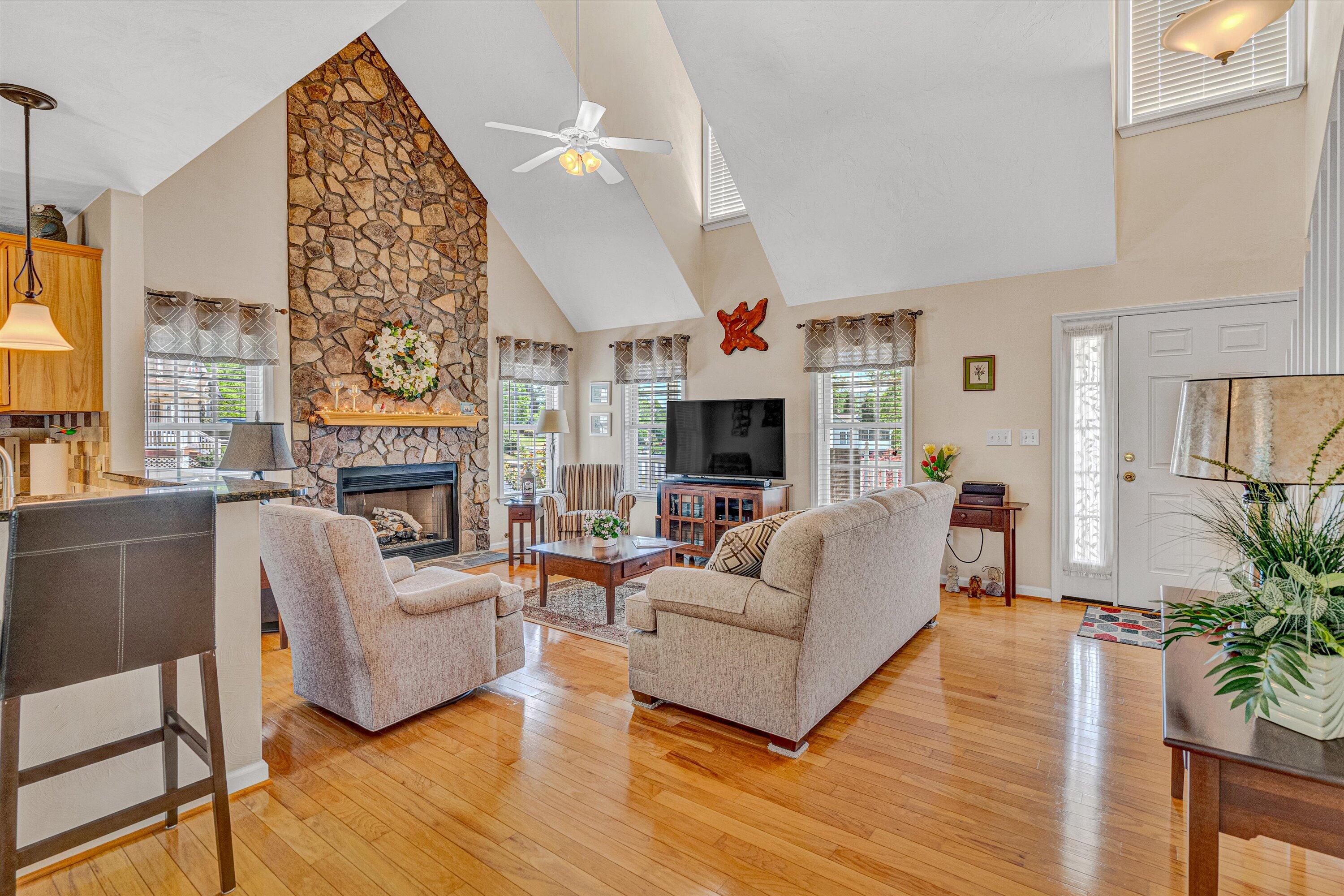 1304 Virginia Ridge Dr, Hardy, Virginia image 11