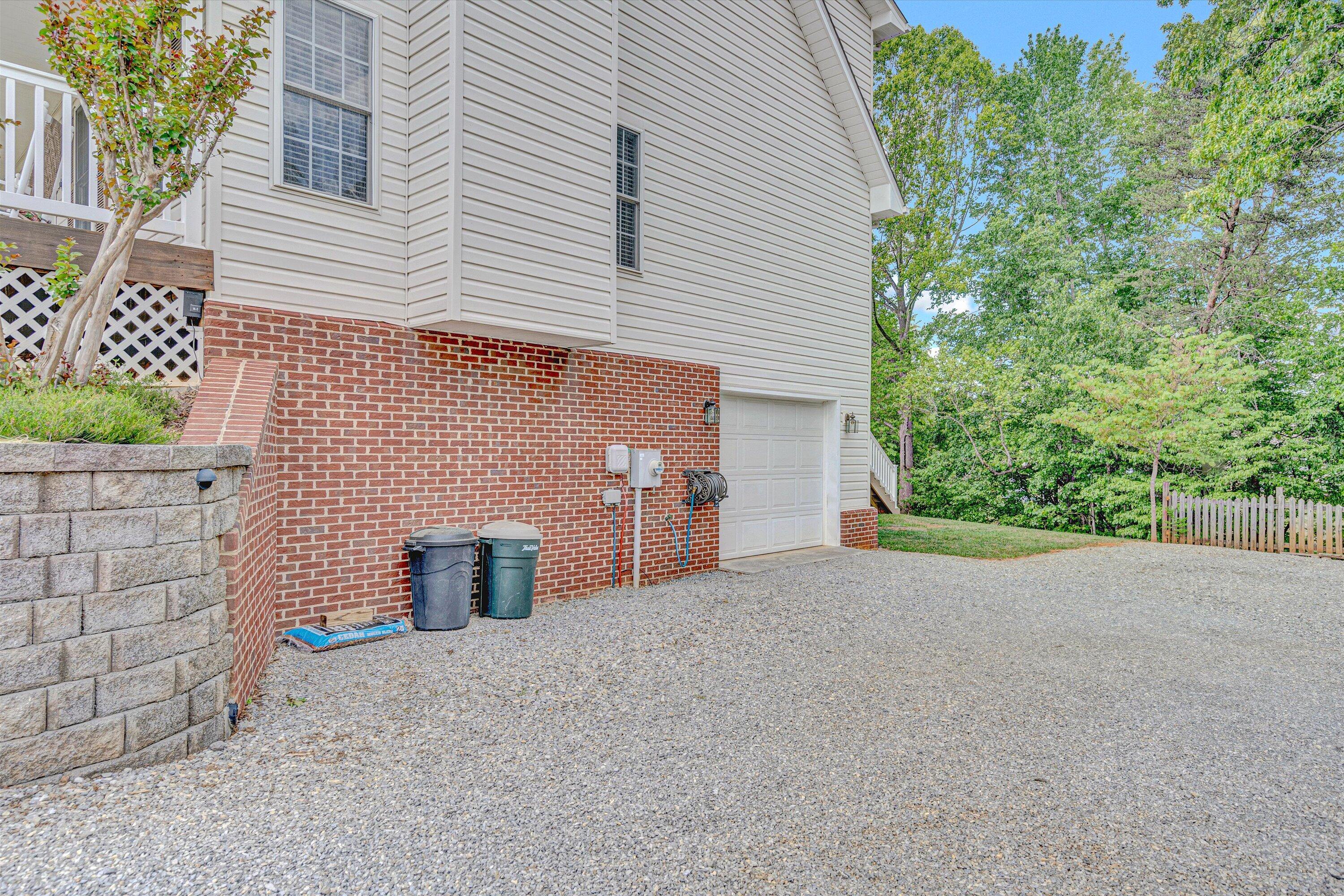 1304 Virginia Ridge Dr, Hardy, Virginia image 4