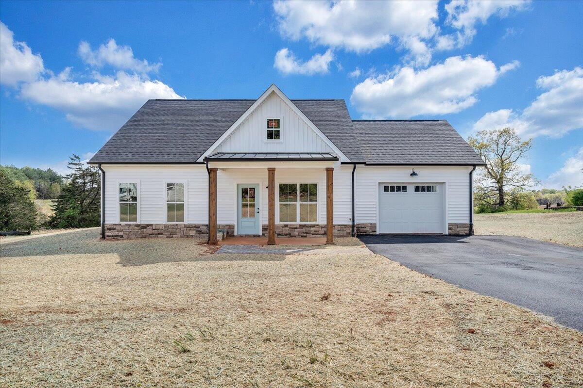1581 Burnt Chimney Rd, Wirtz, Virginia image 2
