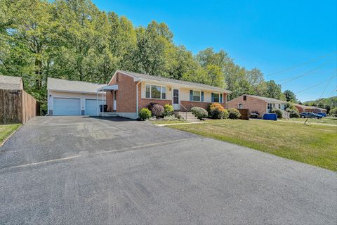 Homes For Sale - 2725 Beaver Brook Rd<br/> Salem, VA 24153