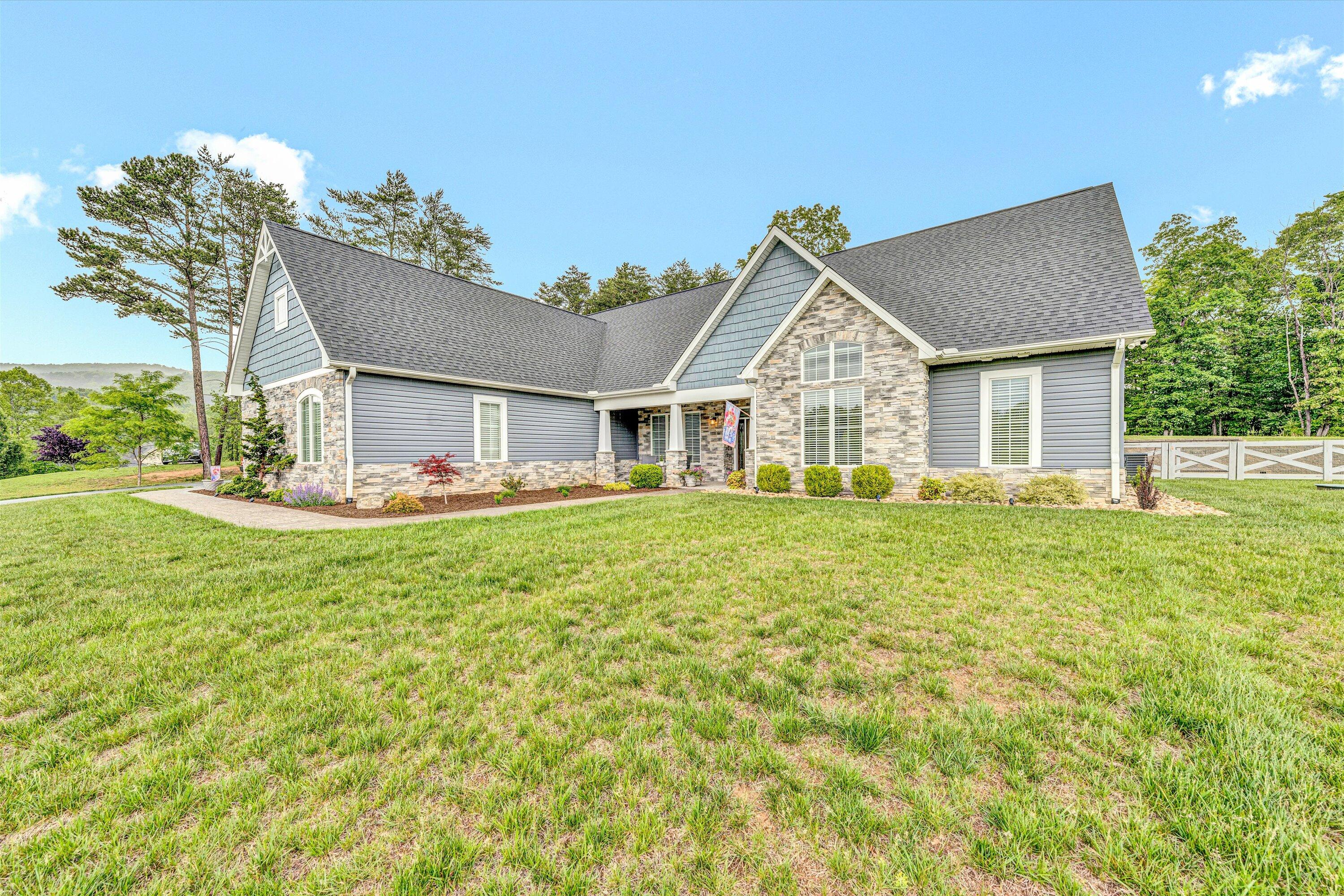 700 Thornblade Way, Blue Ridge, Virginia image 2