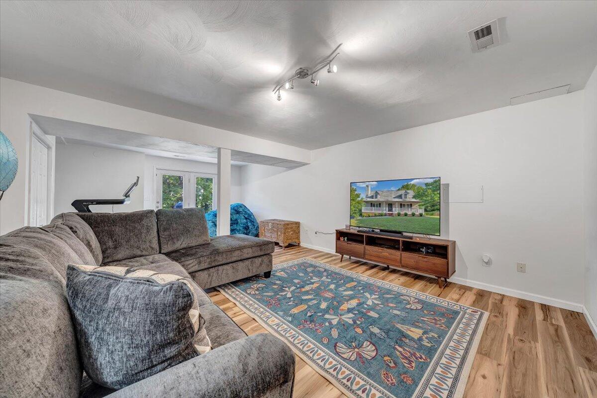 828 Ray St, Roanoke, Ohio image 43