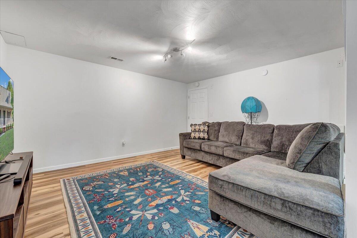 828 Ray St, Roanoke, Ohio image 45