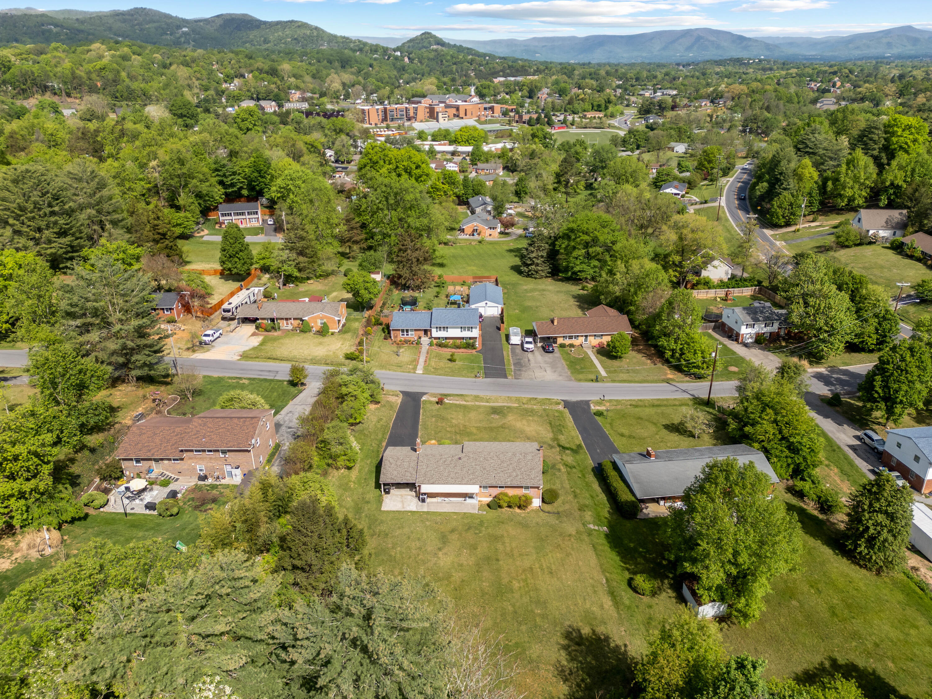 5724 Pine Acres Ln, Roanoke, Virginia image 5
