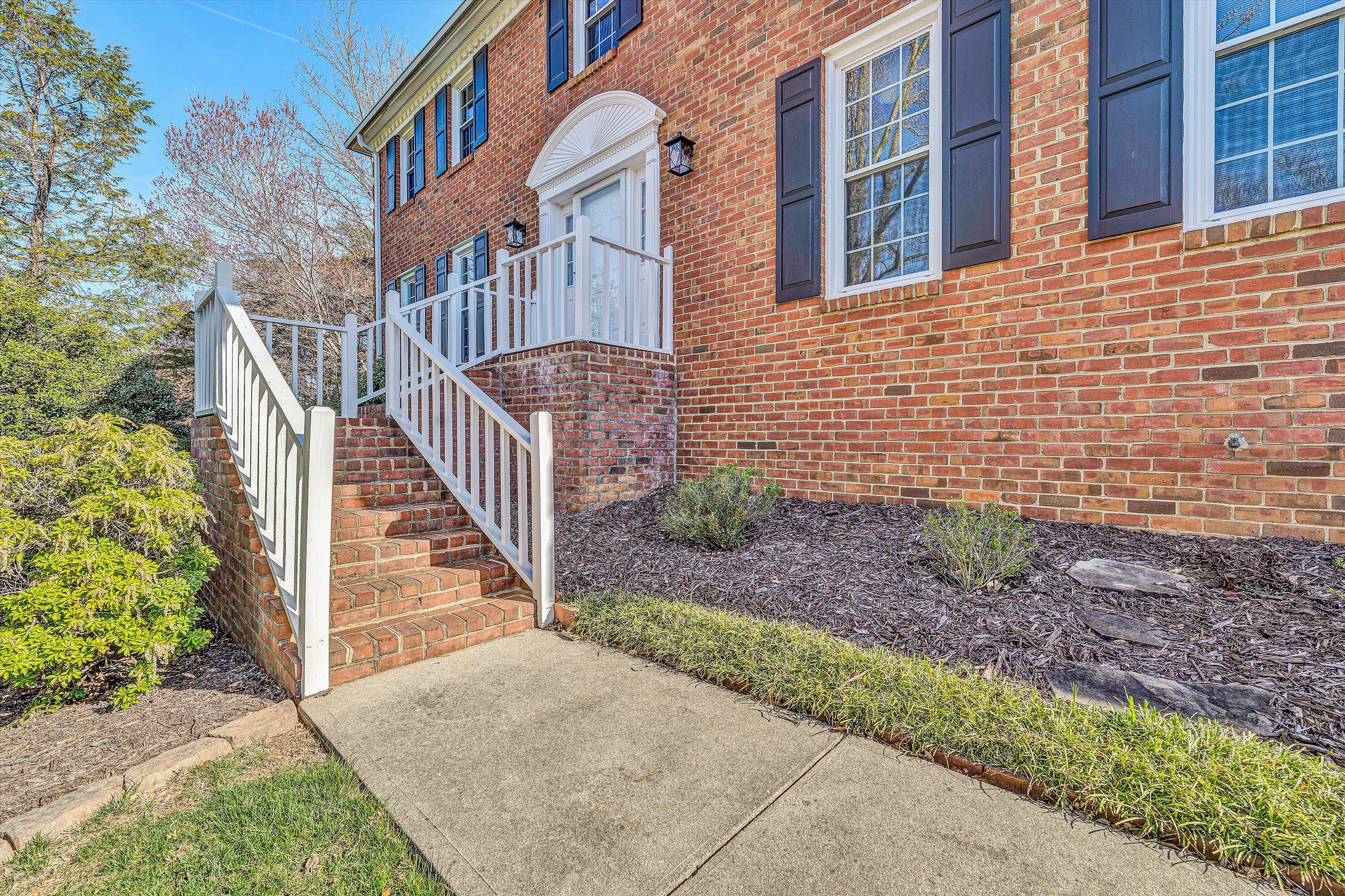 5653 Orchard Valley Cir, Roanoke, Virginia image 2