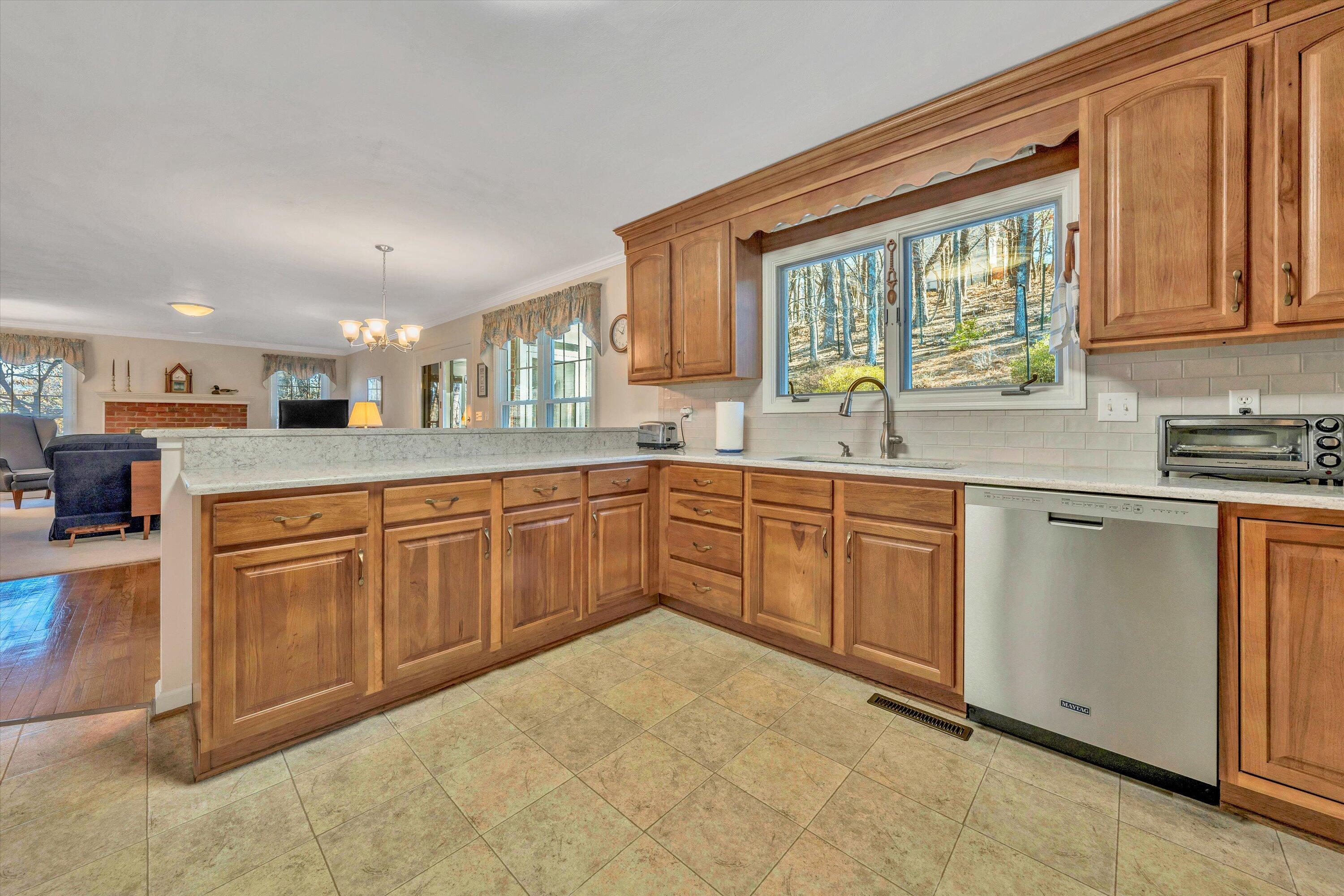 5653 Orchard Valley Cir, Roanoke, Virginia image 12