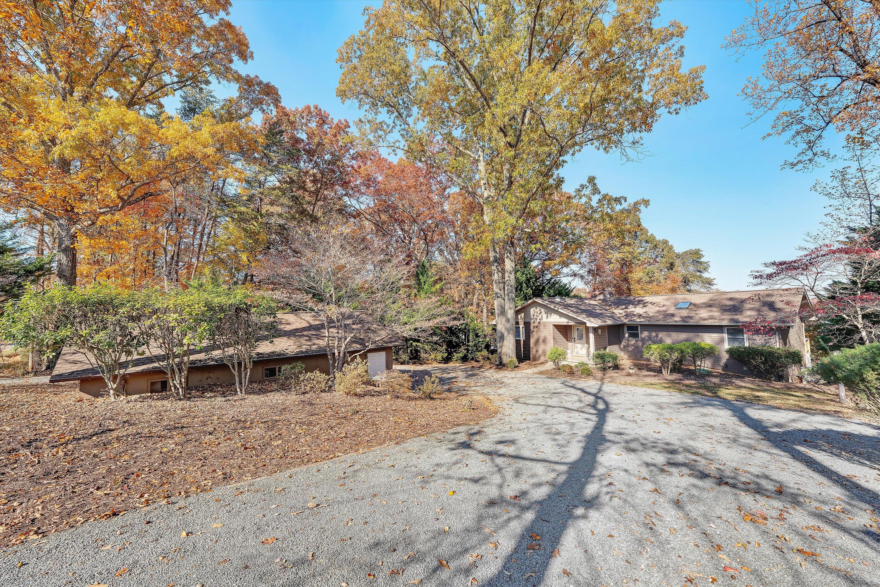 Moneta, Virginia, 24121, United States, 3 Bedrooms Bedrooms, ,3 BathroomsBathrooms,Residential,Active,2019862