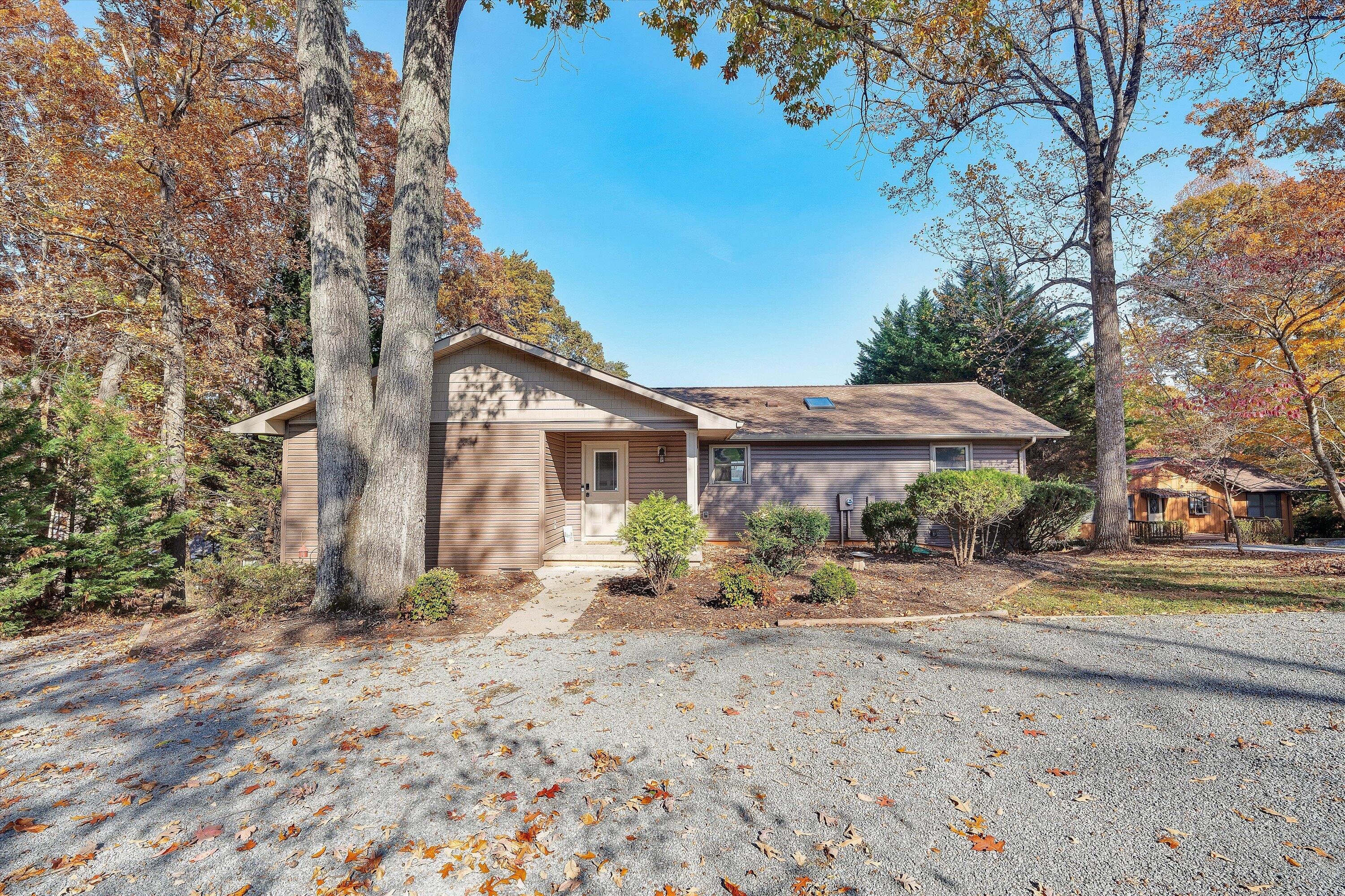 Moneta, Virginia, 24121, United States, 3 Bedrooms Bedrooms, ,3 BathroomsBathrooms,Residential,Active,2019862