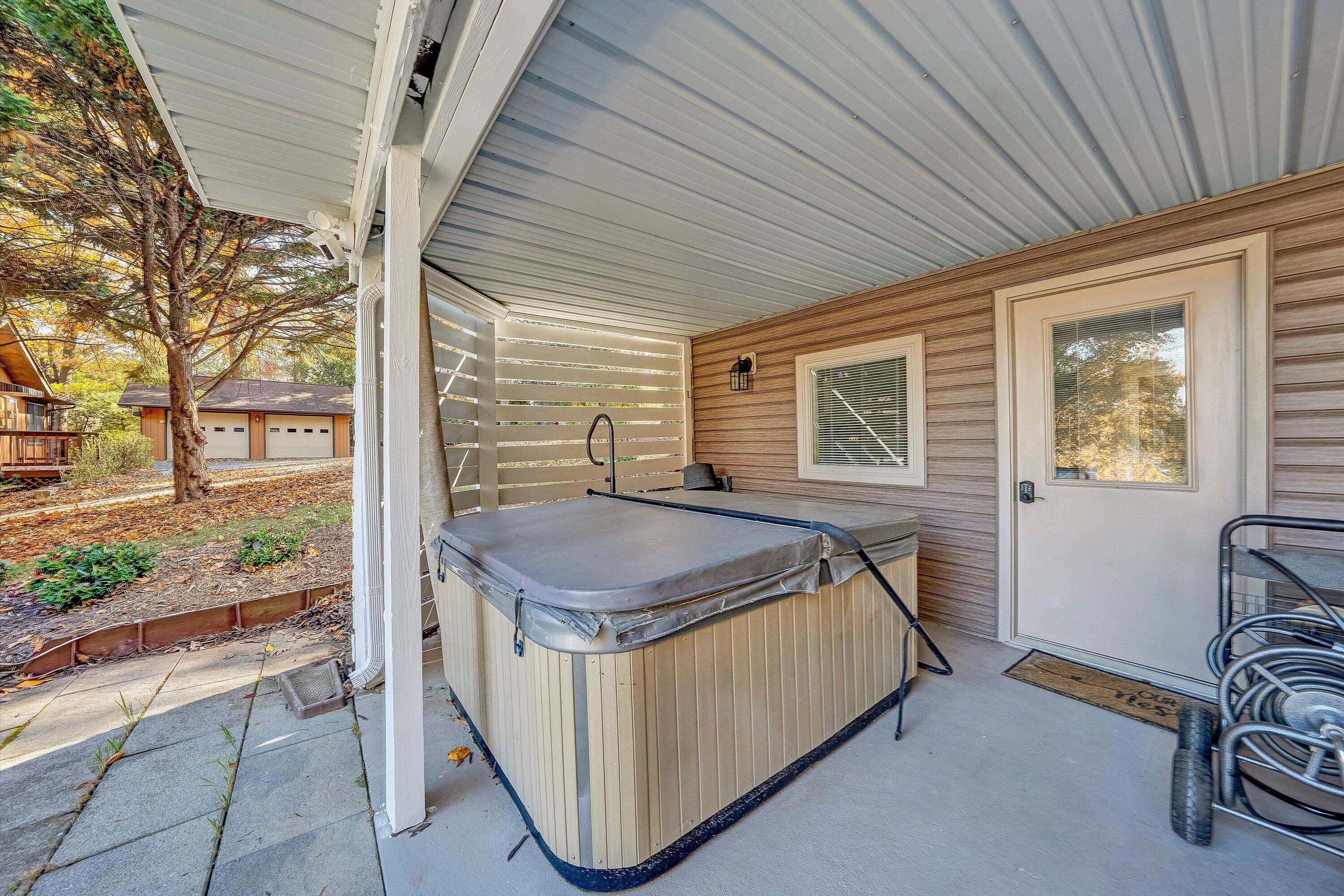 Moneta, Virginia, 24121, United States, 3 Bedrooms Bedrooms, ,3 BathroomsBathrooms,Residential,Active,2019862