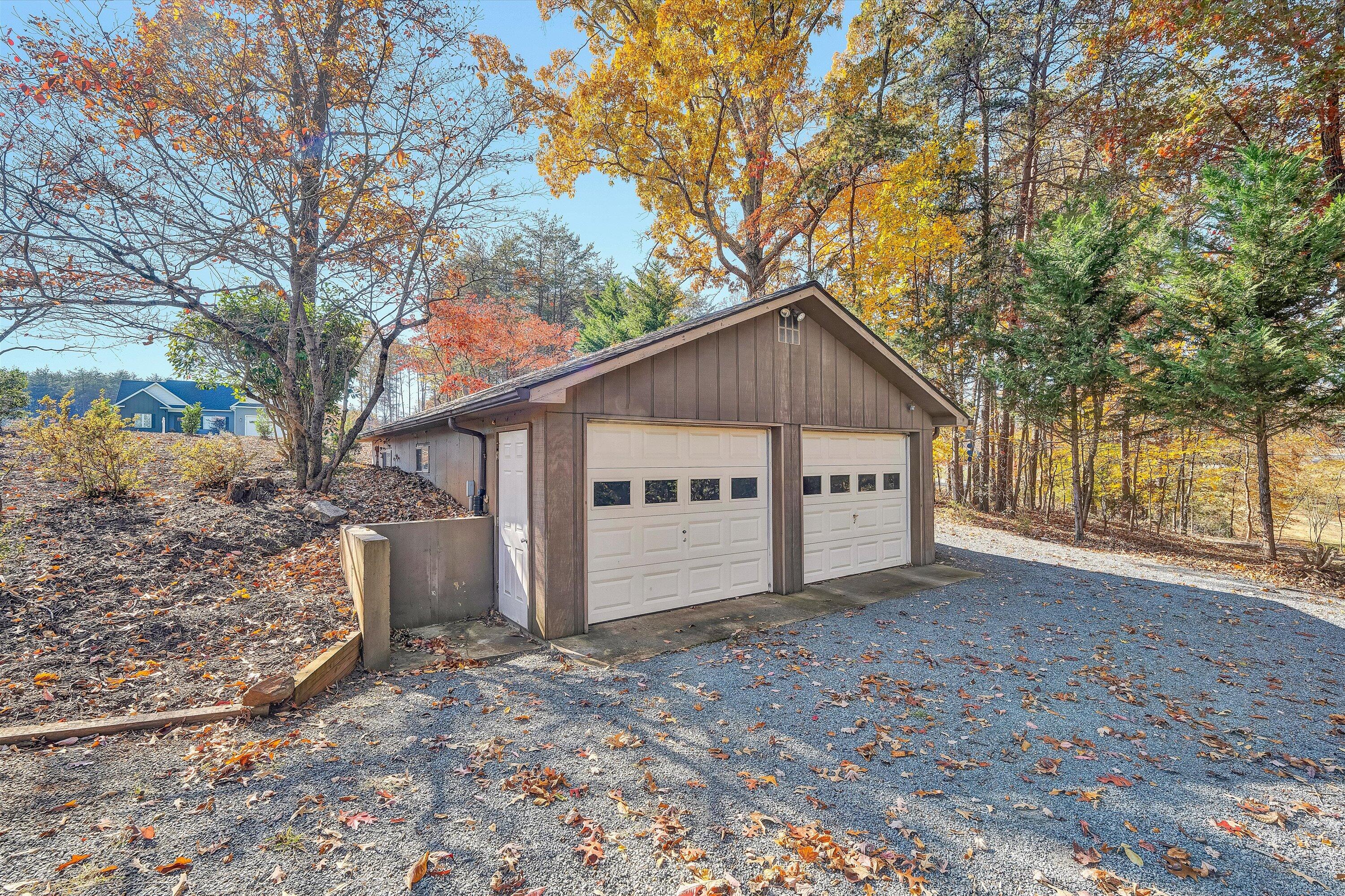 Moneta, Virginia, 24121, United States, 3 Bedrooms Bedrooms, ,3 BathroomsBathrooms,Residential,Active,2019862