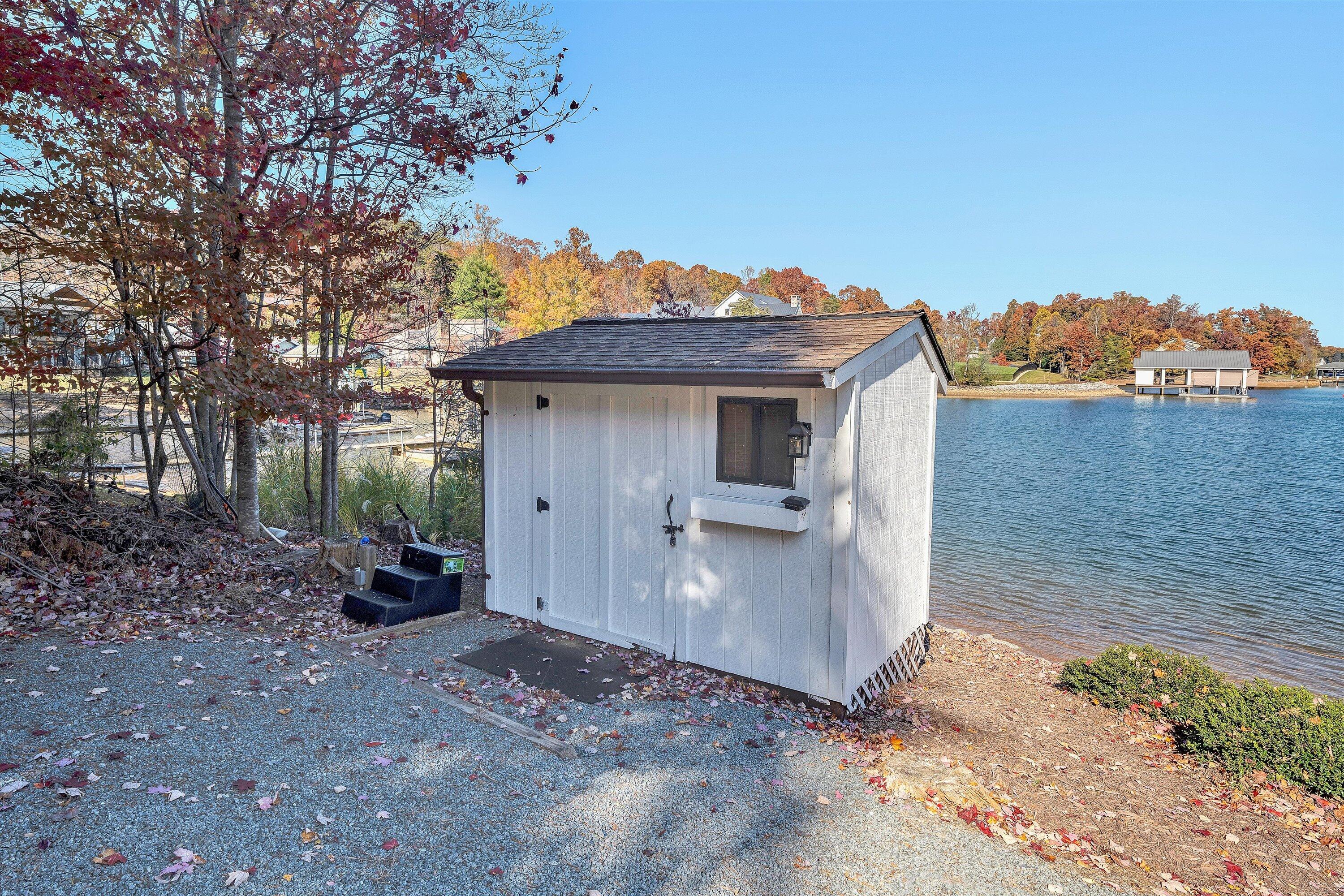 Moneta, Virginia, 24121, United States, 3 Bedrooms Bedrooms, ,3 BathroomsBathrooms,Residential,Active,2019862