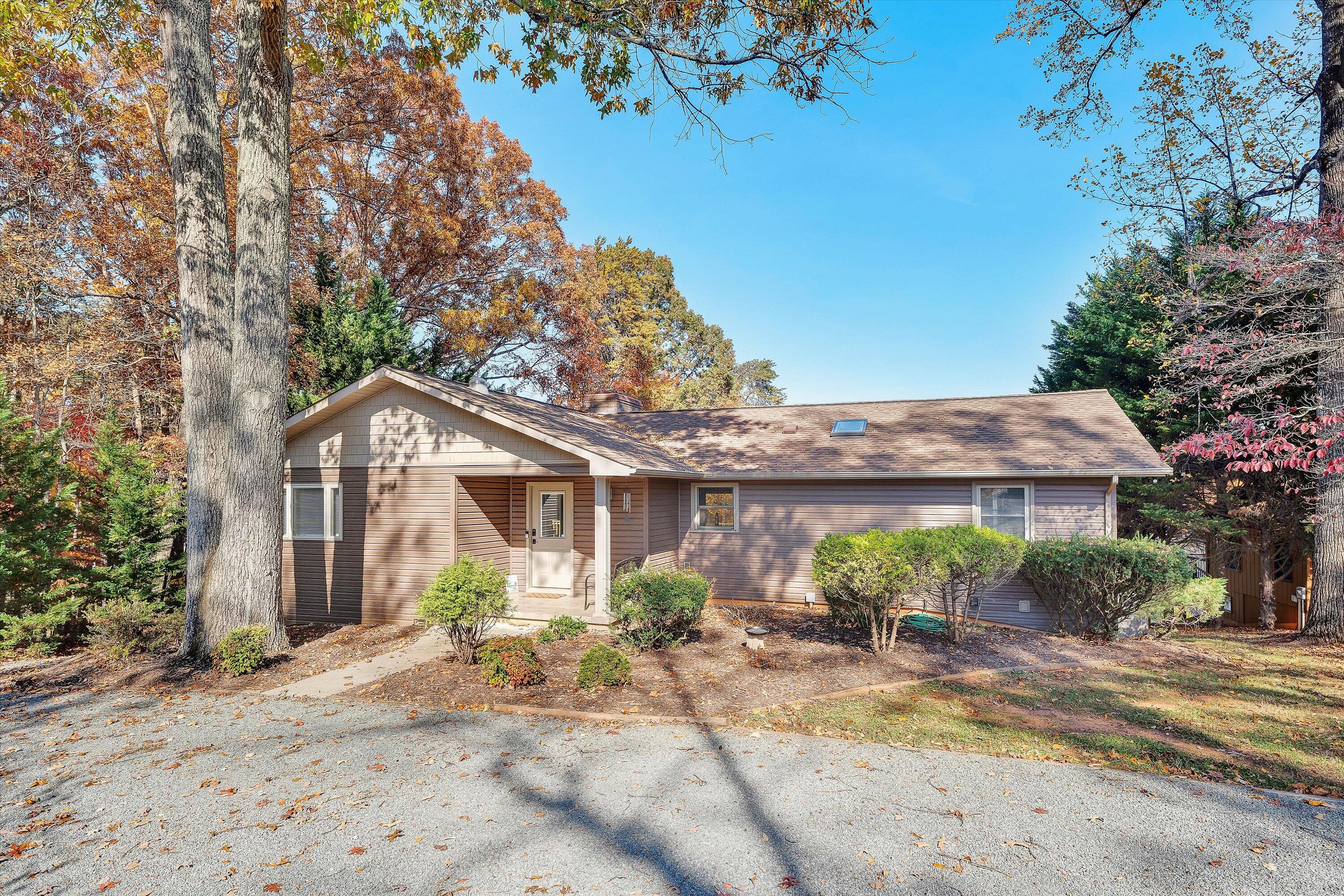 Moneta, Virginia, 24121, United States, 3 Bedrooms Bedrooms, ,3 BathroomsBathrooms,Residential,Active,2019862