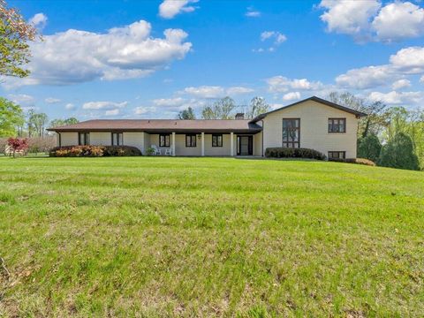 Photo of 32 Dori DR, Bassett, VA 24055 (MLS # 926436)