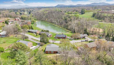 Photo of 1531 Coral Ridge RD SW, Roanoke, VA 24018 (MLS # 926146)