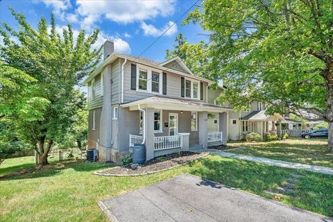 Photo of 2622 Tillett RD SW, Roanoke, VA 24015 (MLS # 928484)