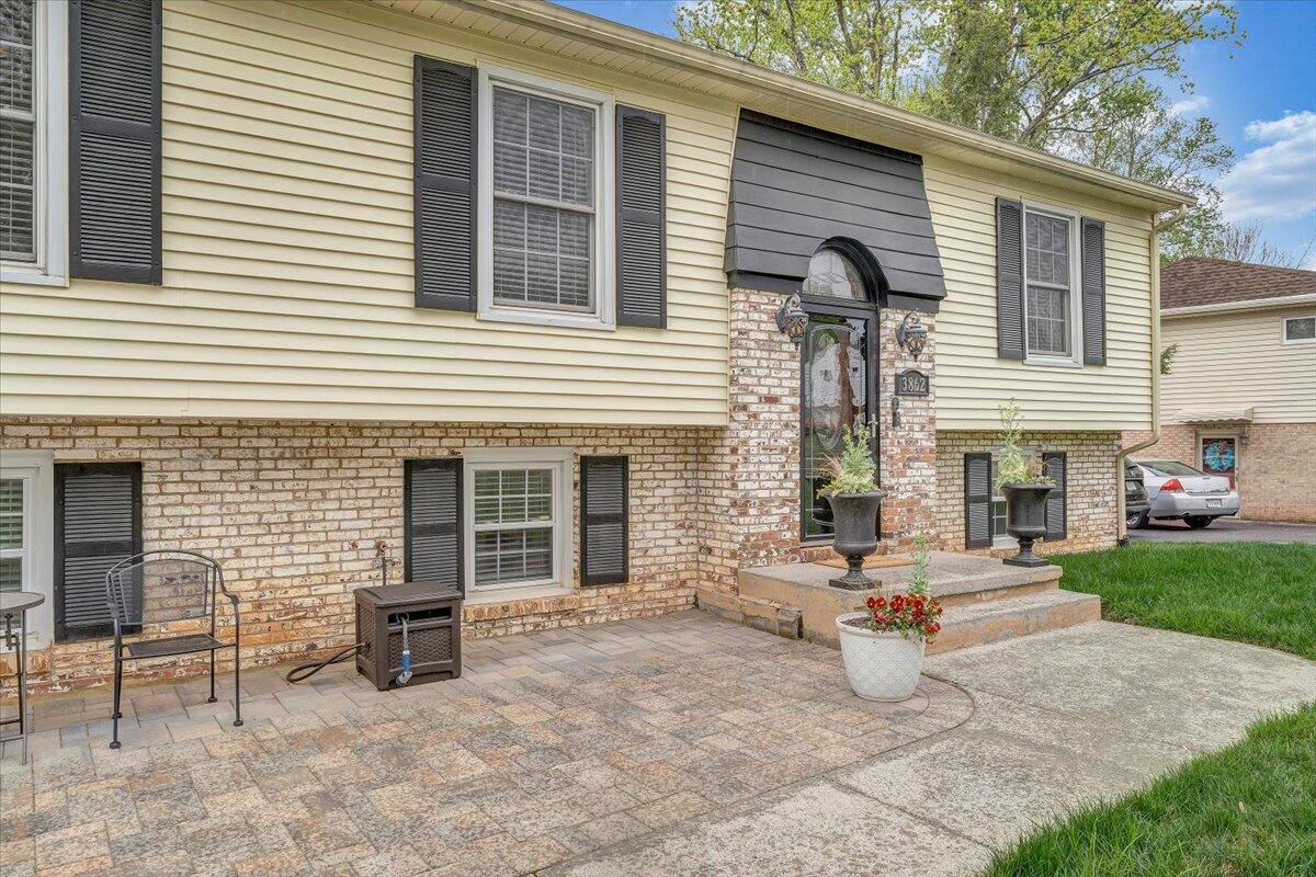3862 Hyde Park Dr, Roanoke, Virginia image 2