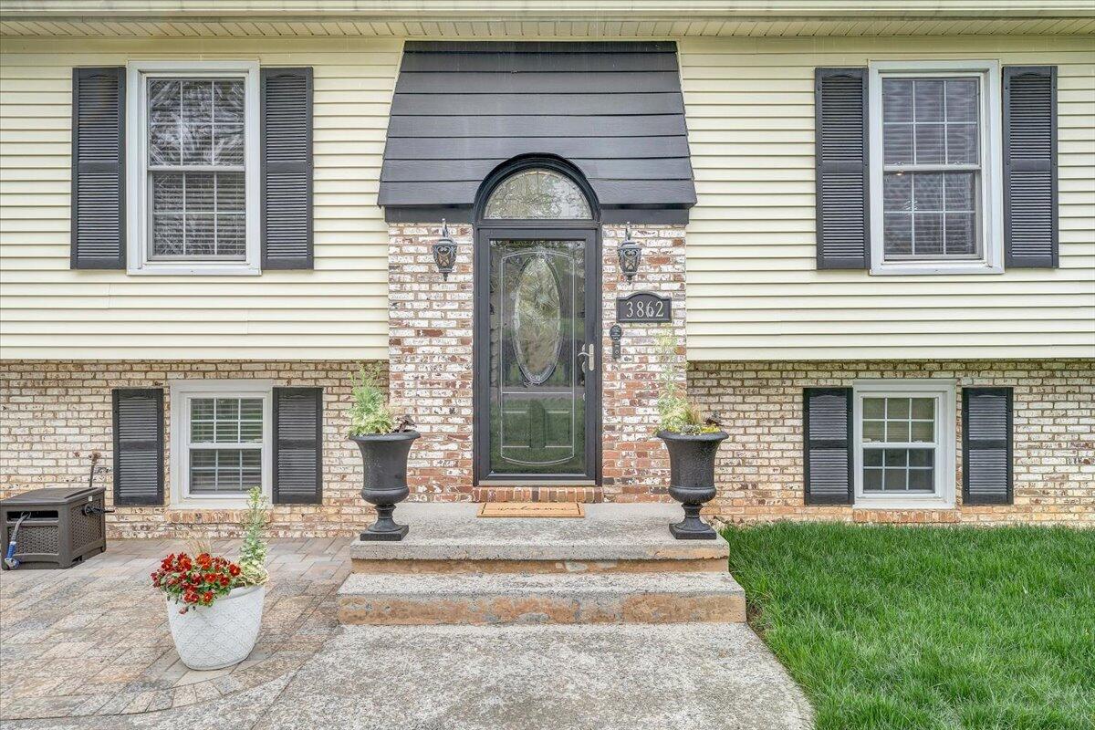 3862 Hyde Park Dr, Roanoke, Virginia image 3